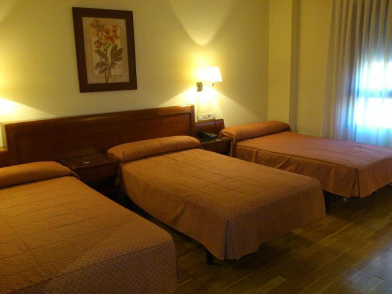 Hostal Plaza Mayor Торрехон-де-Ардос Экстерьер фото