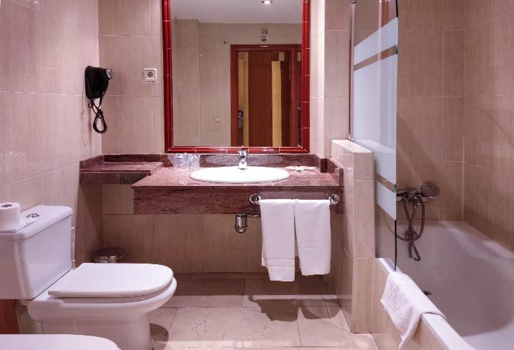 Hostal Plaza Mayor Торрехон-де-Ардос Экстерьер фото