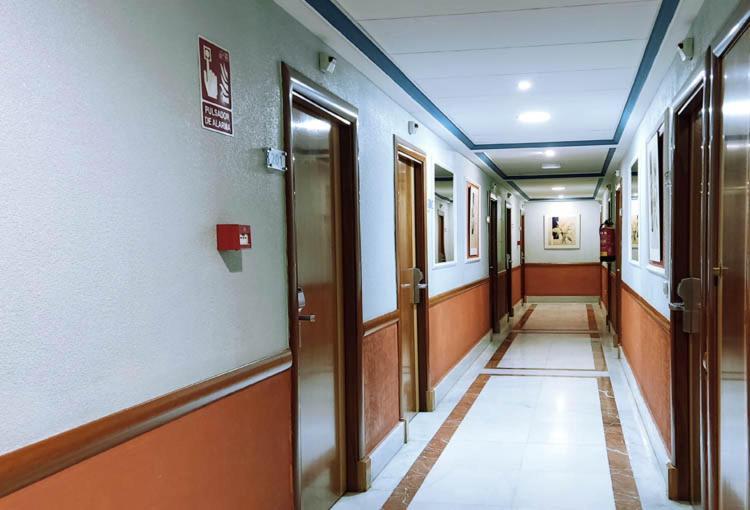 Hostal Plaza Mayor Торрехон-де-Ардос Экстерьер фото