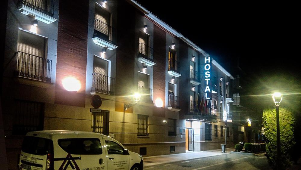 Hostal Plaza Mayor Торрехон-де-Ардос Экстерьер фото
