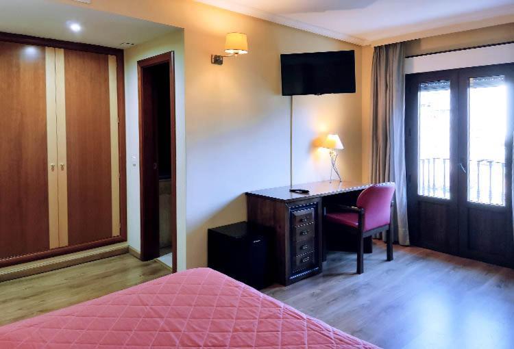 Hostal Plaza Mayor Торрехон-де-Ардос Экстерьер фото