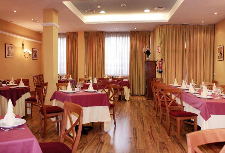 Hostal Plaza Mayor Торрехон-де-Ардос Экстерьер фото